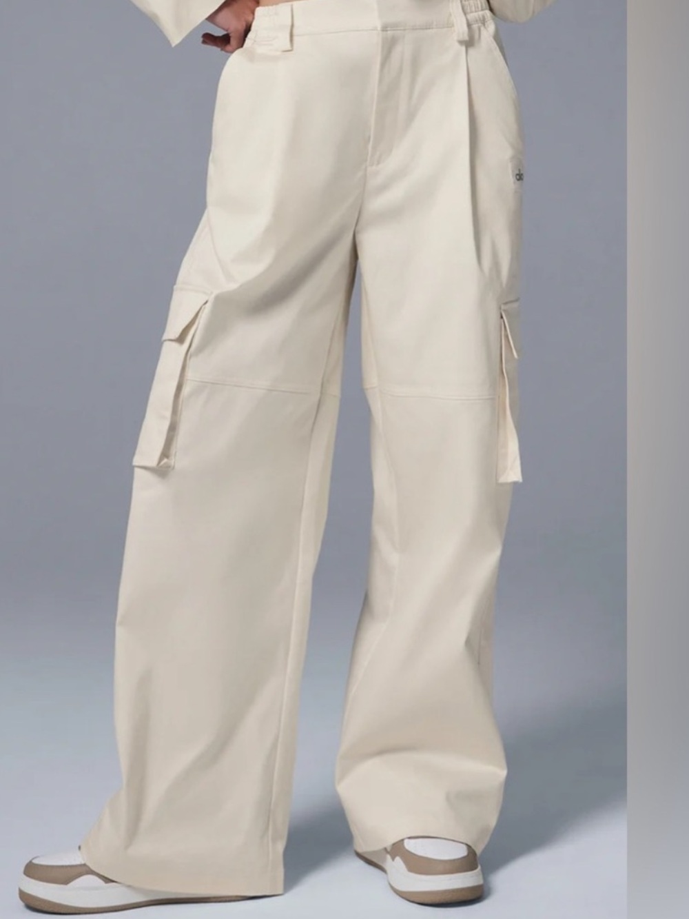 ALO Yoga night out trouser Cream Wide-Leg Cargo Pants- flaw pictured